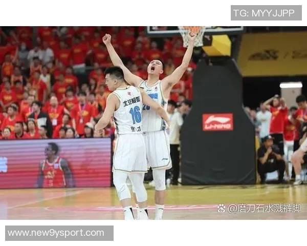 周琦与赵睿翟晓川方硕合影定妆照迎新赛季期待再创佳绩