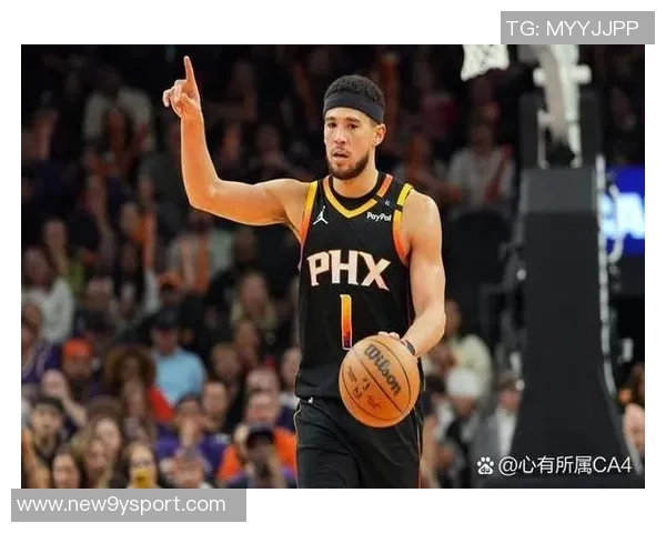 布克首节表现惊艳三分球全中助力球队轻松领先 布克首节表现惊艳三分球全中助力球队轻松领先