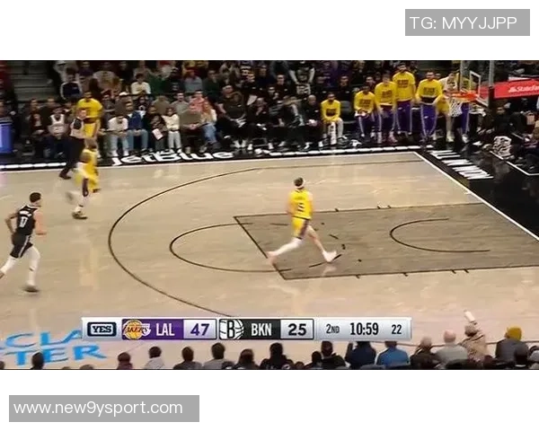 里夫斯赛后第一时间告知詹姆斯我曾为他们父子送出空接精彩瞬间